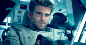 Jake Morrison (Liam Hemsworth), filling the boots of Will Smith, and flying a fighter jet into toward the aliens to try and take them out. I wonder, will he succeed?